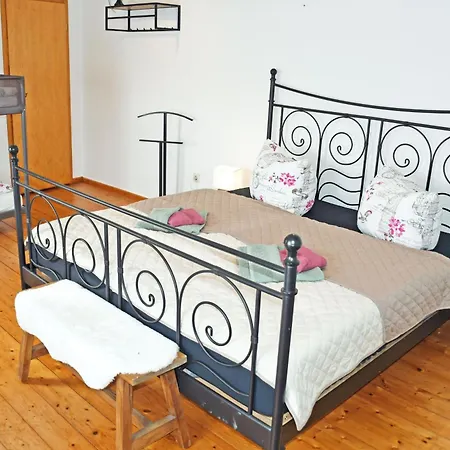 Ferienwohnung Mit Terrasse Und Garten بيرغن أوف روغن